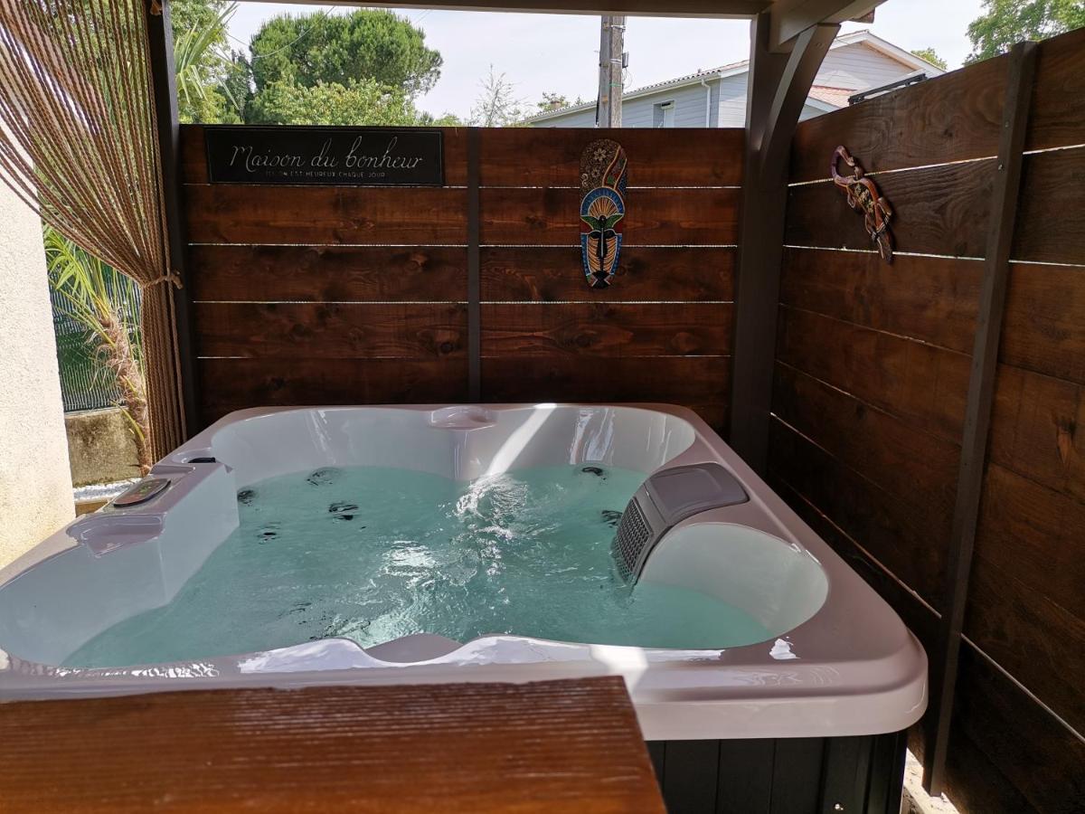 Love Room Avec Spa Nérac Esterno foto